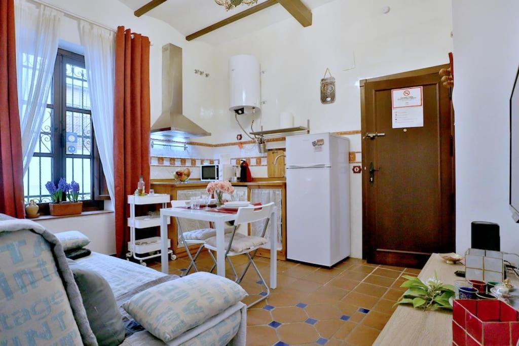 Horno24, Alojamiento Con Patio Andaluz, Tipico De กอร์โดบา ภายนอก รูปภาพ